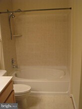 3820 Lightfoot St-Unit -316 in Chantilly, VA - Foto de edificio - Building Photo