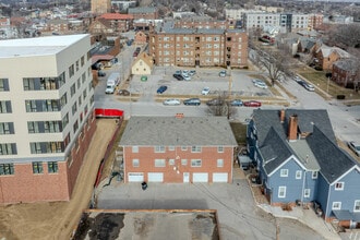 Dewey Apartments in Omaha, NE - Foto de edificio - Building Photo