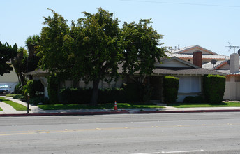 16722 Goldenwest St in Huntington Beach, CA - Building Photo - Building Photo