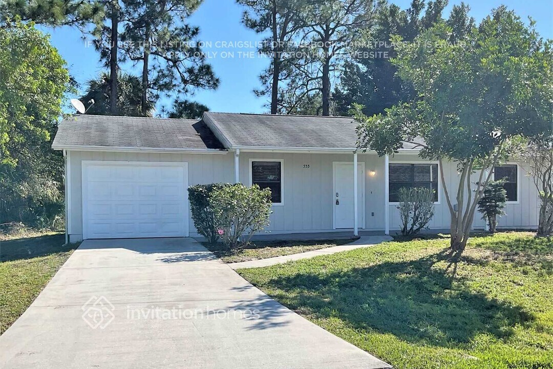 555 NW Conover St in Port St. Lucie, FL - Building Photo