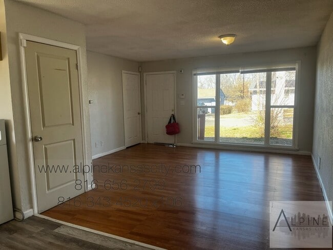 4925 E 41 St in Kansas City, MO - Building Photo - Building Photo