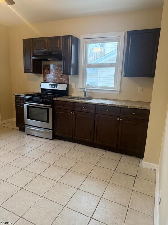 107 Beaumont Pl in Newark, NJ - Building Photo