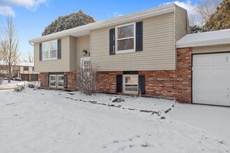 4210 Trotwood Ln in Clay, NY - Building Photo - Building Photo