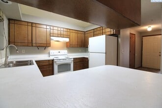 1415 S Ione Pl in Kennewick, WA - Building Photo - Building Photo
