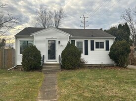 938 Allen Rd in Jackson, MI - Building Photo