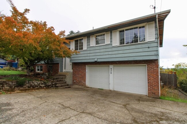 property at 970 Cascade Dr NW