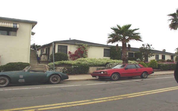 Sunset Cliff Apartments in San Diego, CA - Building Photo - Building Photo