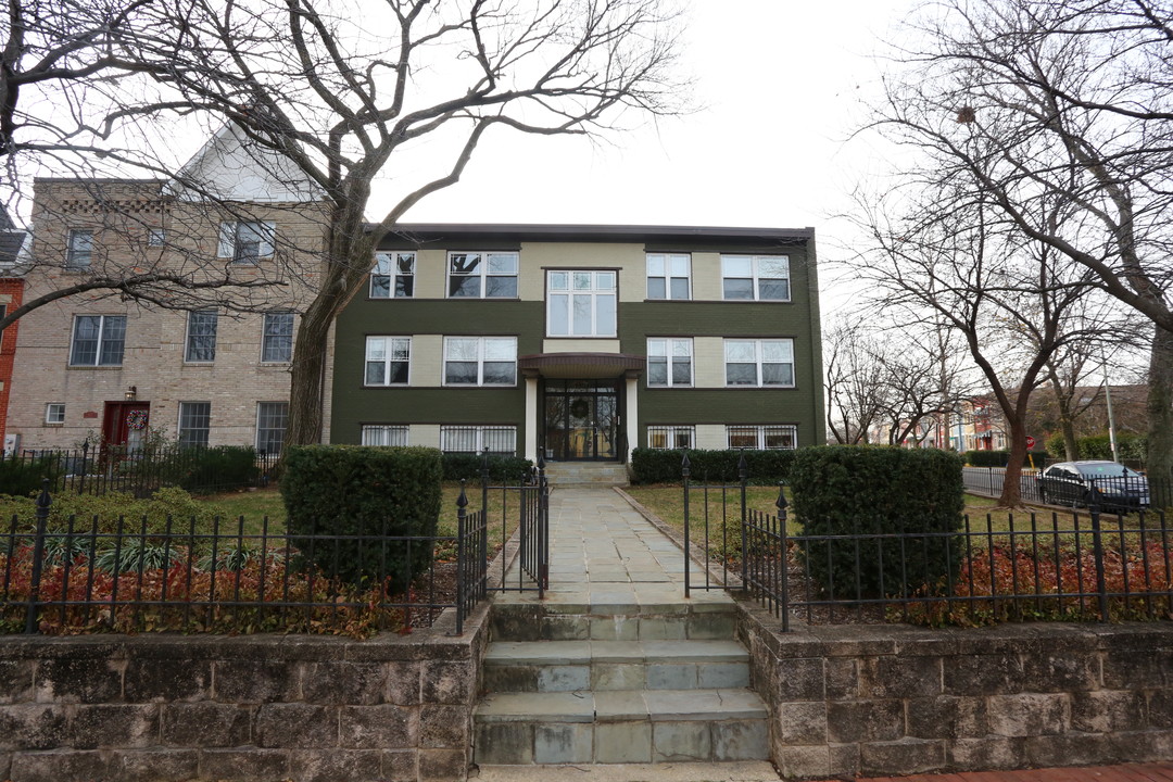 1301 S Carolina Ave NE in Washington, DC - Building Photo