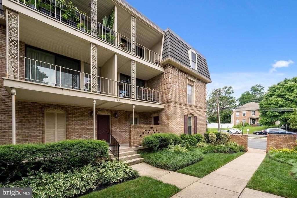 3123 Patrick Henry Dr in Falls Church, VA - Building Photo