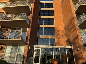 2211 S Highland Ave in Lombard, IL - Building Photo - Building Photo