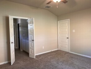 136 Clay Creek Ln in Montgomery, TX - Building Photo - Building Photo