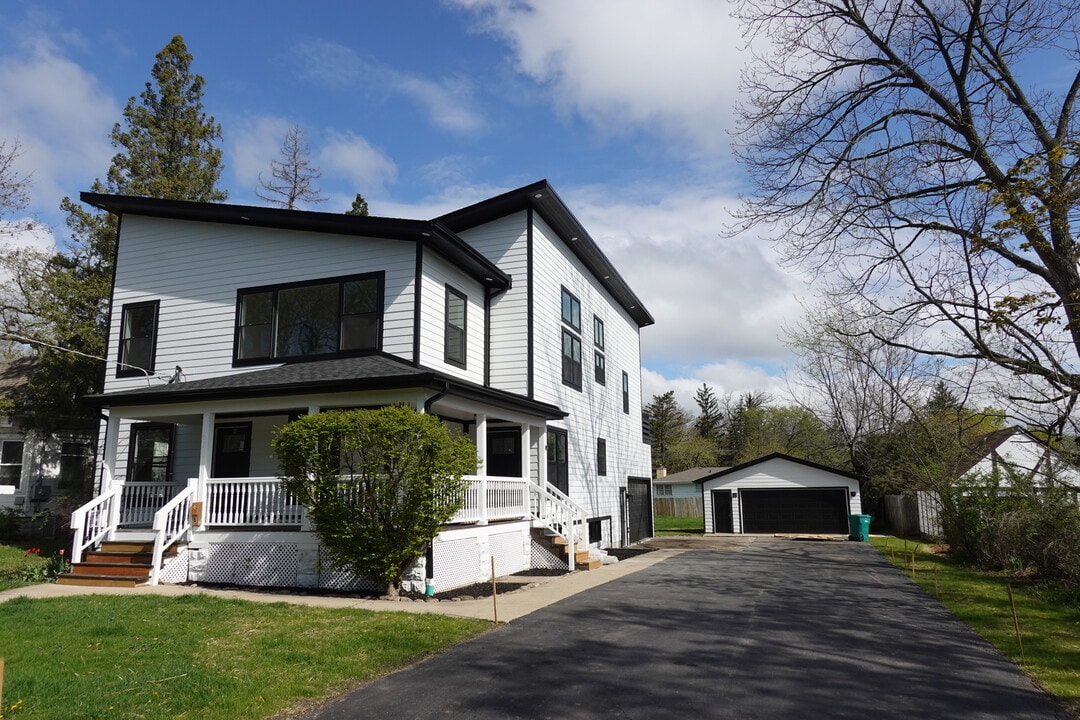 62 Pine St in Grayslake, IL - Building Photo