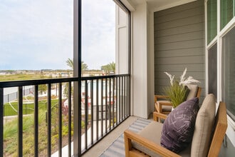 Integra Heritage in West Melbourne, FL - Building Photo - Interior Photo