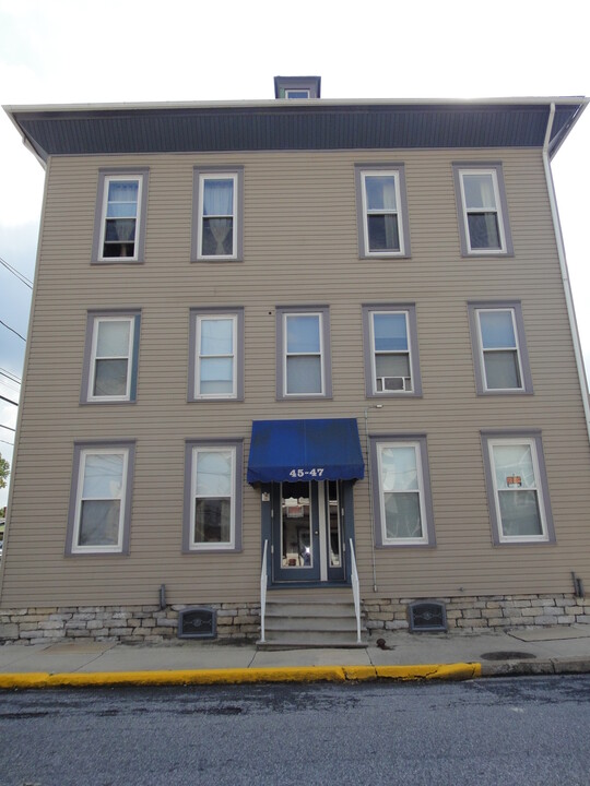 45 East High Street in Hummelstown, PA - Building Photo