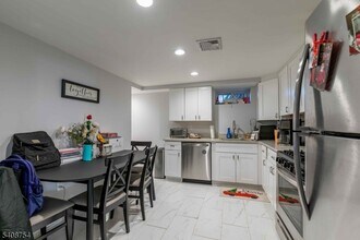 126 Riverside Ave in Lyndhurst, NJ - Building Photo - Building Photo