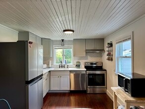 36 Tuxis Rd in Madison, CT - Building Photo - Building Photo