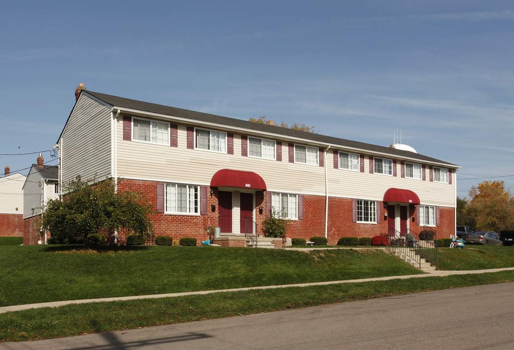 Donovan Townhomes in South Lyon, MI - Building Photo