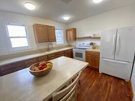14 Orchard St, Unit 1 in Easthampton, MA - Building Photo