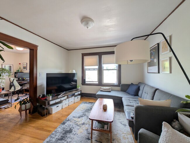 998 Broadway, Unit 3