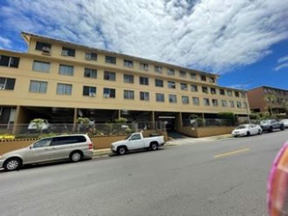 3003 Ala Napuaa Pl in Honolulu, HI - Building Photo