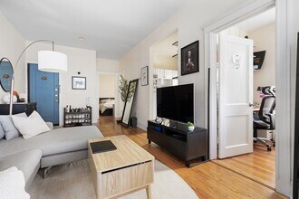 242 S Huntington Ave in Boston, MA - Building Photo - Building Photo