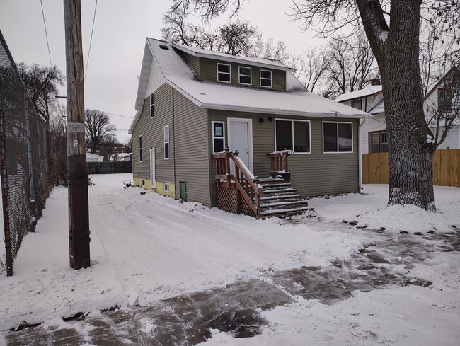 316 N Oak St in Fergus Falls, MN - Building Photo - Building Photo