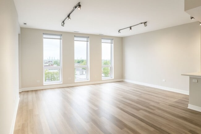 1554 N Talman Ave in Chicago, IL - Building Photo - Building Photo