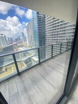 45 SW 9th St, Unit 2510 in Miami, FL - Building Photo