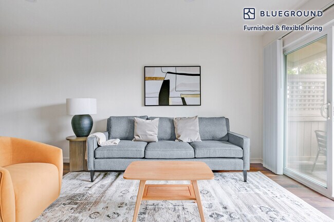 10870 N Stelling Rd in Cupertino, CA - Building Photo - Building Photo