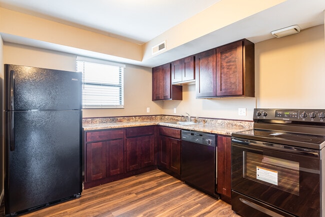 Silver Springs in Springfield, MO - Building Photo - Interior Photo