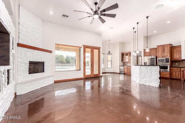 16433 W Hilton Ave in Goodyear, AZ - Building Photo - Building Photo