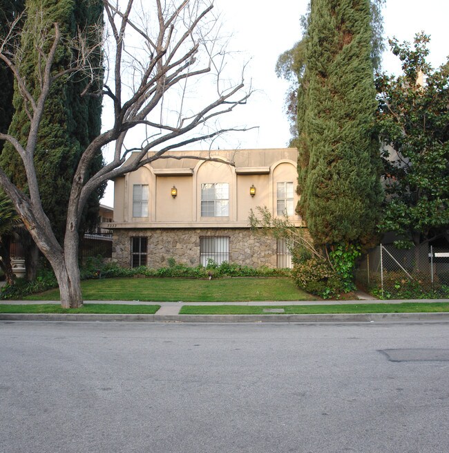5333 Agnes Ave in Valley Village, CA - Foto de edificio - Building Photo