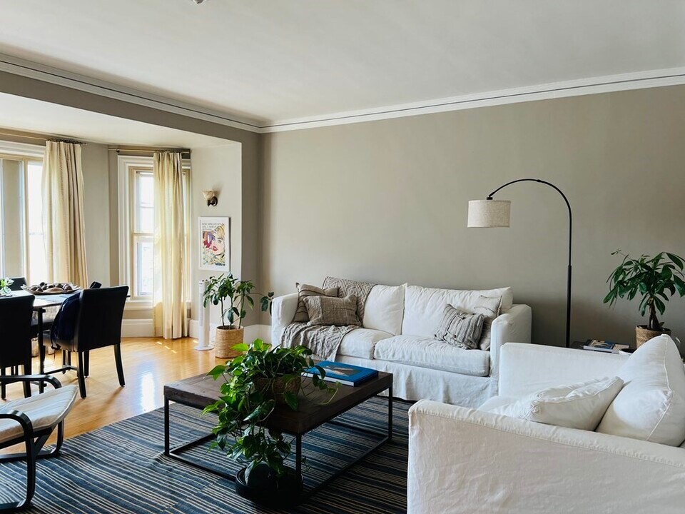 1572 Massachusetts Ave, Unit 47 in Cambridge, MA - Foto de edificio