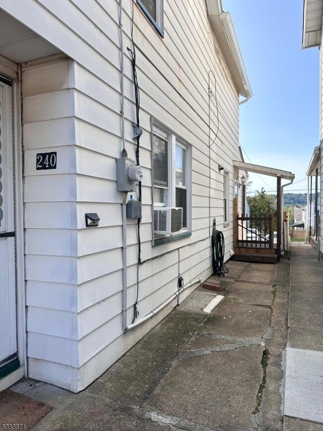 240 Chambers St in Phillipsburg, NJ - Building Photo - Building Photo