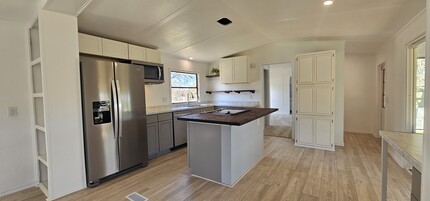 707 Branding Iron Trail in Granbury, TX - Building Photo - Building Photo