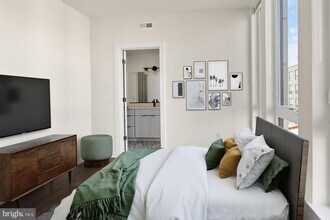 2401 Frankford Ave in Philadelphia, PA - Building Photo - Building Photo