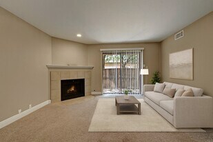 Las Colinas in Midland, TX - Building Photo