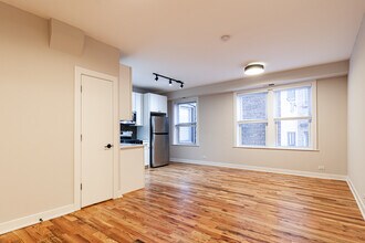 655 W Wrightwood Ave, Unit DS-213 in Chicago, IL - Building Photo - Building Photo