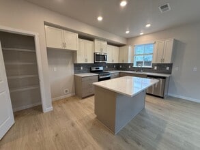 21721 SE Stromboli Ln in Bend, OR - Building Photo - Building Photo