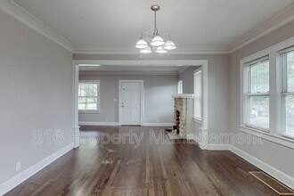 2431 E 68th St in Kansas City, MO - Building Photo - Building Photo