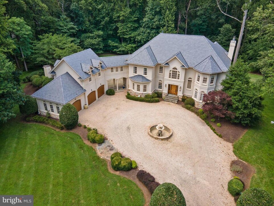 532 Springvale Rd in Great Falls, VA - Building Photo