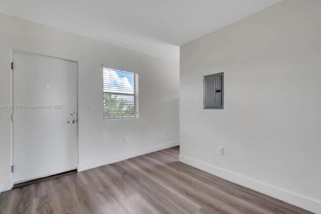 1710 NW 1st Ct in Miami, FL - Building Photo - Building Photo