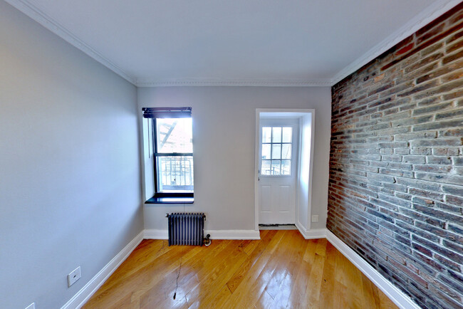 279 E 10th St in New York, NY - Building Photo - Building Photo