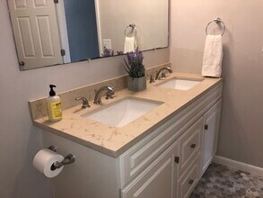 1020 Danby Rd in Ithaca, NY - Foto de edificio - Building Photo