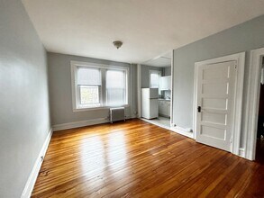 Hampton Court Apartments in Baltimore, MD - Foto de edificio - Building Photo