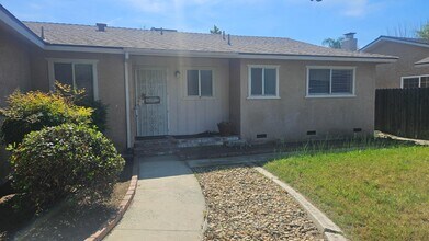 92 W Gettysburg Ave in Clovis, CA - Building Photo - Building Photo