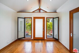 445 Westmount Dr in West Hollywood, CA - Building Photo - Building Photo