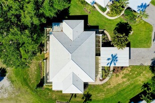 325 Wexford Terrace in Venice, FL - Foto de edificio - Building Photo