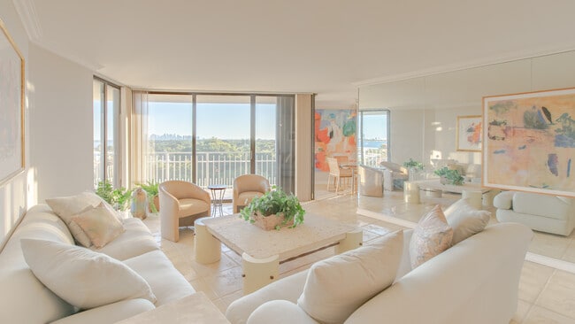 1000 Quayside Ter, Unit 812 in Miami, FL - Building Photo - Building Photo