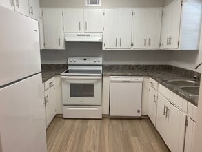 Chateaux Holly Hills in Columbus, MS - Foto de edificio - Interior Photo